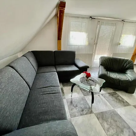 Anna Es Sara Balatonboglár