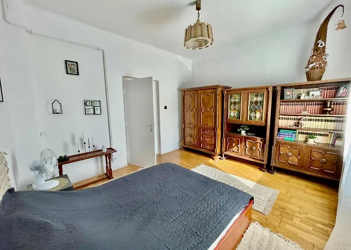 Anna Es Sara Lägenhet *