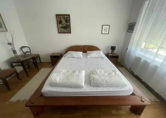 Anna Es Sara Lägenhet